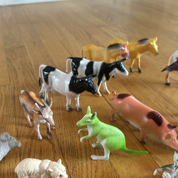 37 Toy Animals Take as a Lot. - Picture 3 of 7